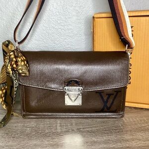 Authentic customized Louis Vuitton crossbody Bag Pochette
